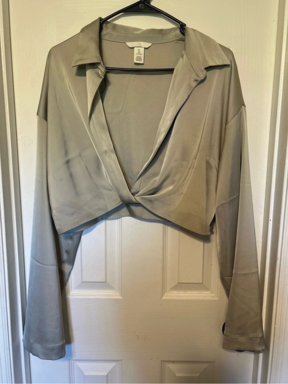 H&M Cropped Twist-Front Shirt - L